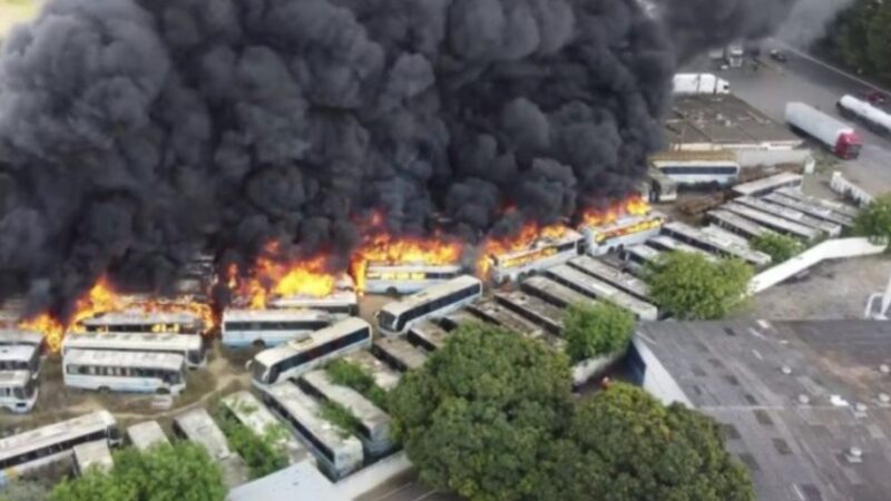 85 ônibus da Novo Horizonte são destruídos por incêndio