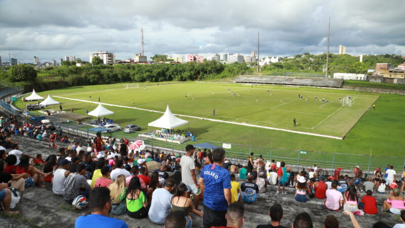 Jogos do Interbairros desafiam estreia da Copa do Mundo e lotam campos