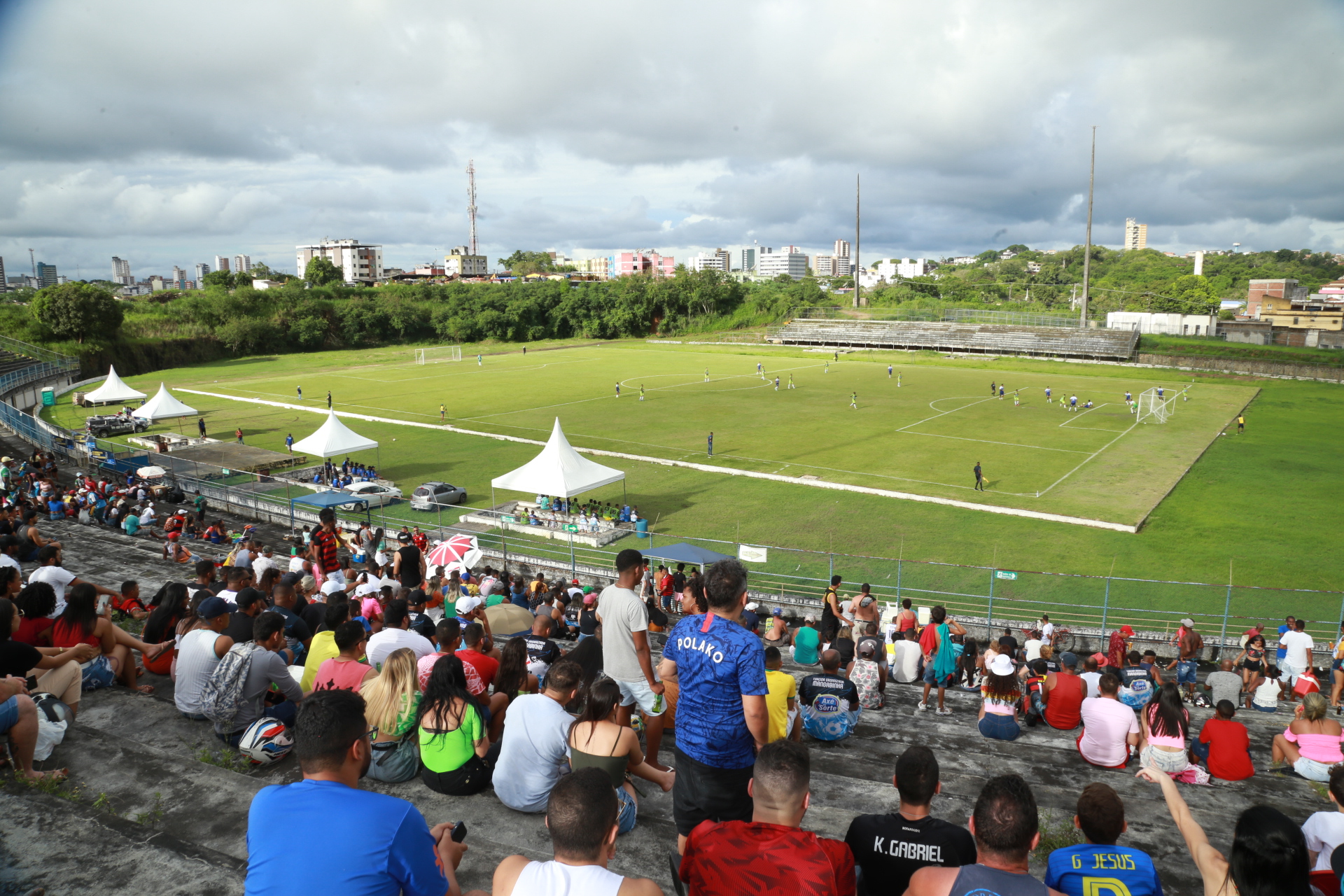 Jogos do Interbairros desafiam estreia da Copa do Mundo e lotam campos