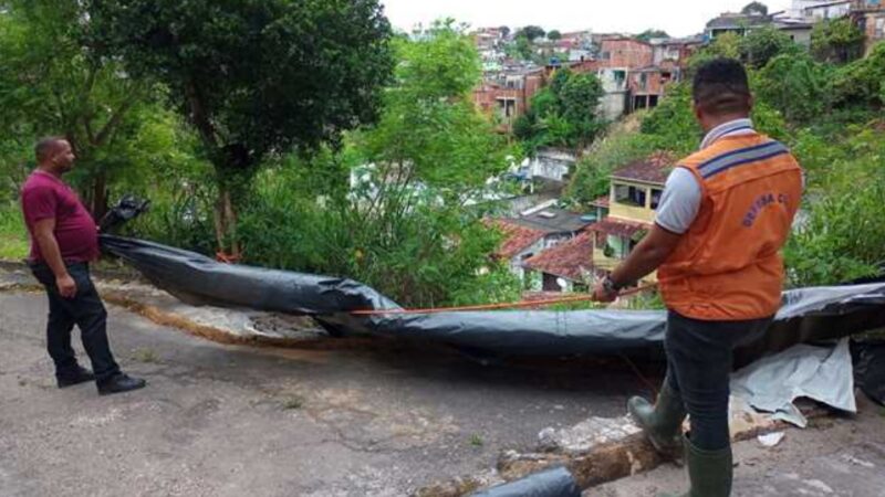 Defesa Civil realiza colocação de lonas e reforça ações preventivas em Ilhéus