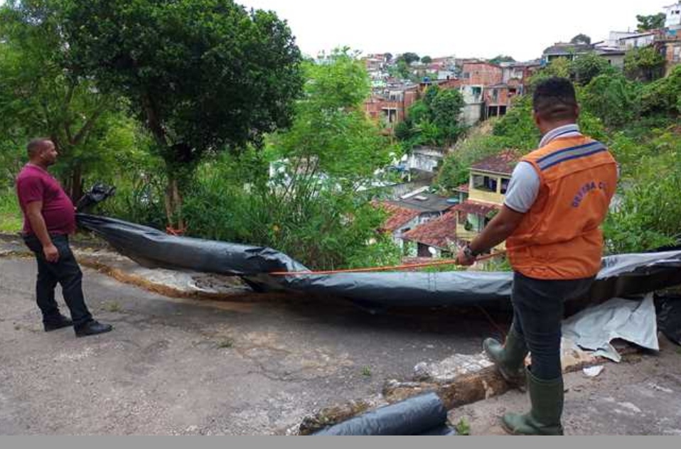 Defesa Civil realiza colocação de lonas e reforça ações preventivas em Ilhéus