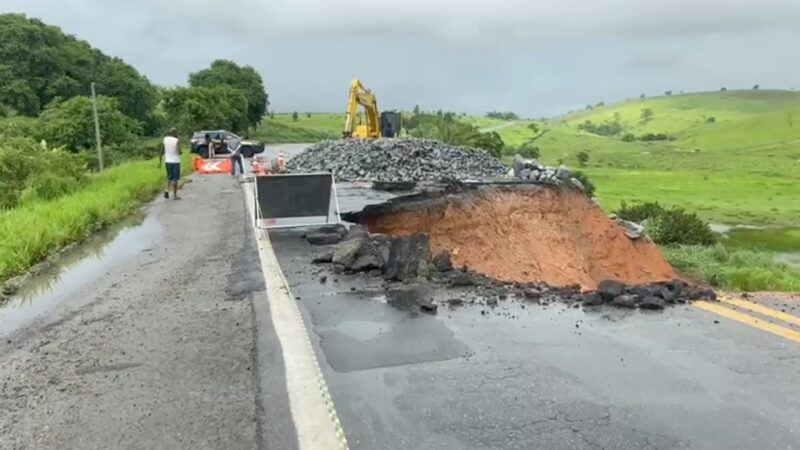 Br 101 continua interditada entre os municípios de Itapebi e Itagimirim, no extremo sul do estado