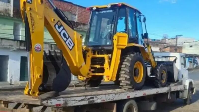 URUÇUCA: PREFEITURA ADQUIRE RETROESCAVADEIRA E MOTOCICLETAS COM RECURSOS PRÓPRIO