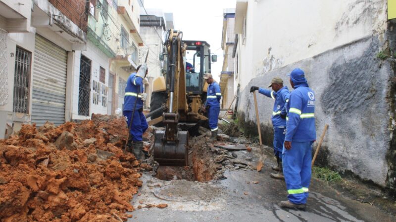 Emasa substitui por canos de PVC tubulações antigas de cerâmica na rede de esgoto