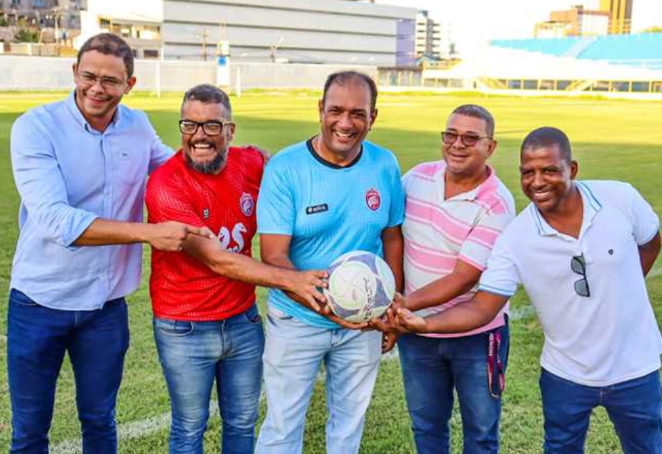 Prefeito entrega requalificação do Mário Pessoa e comemora retorno do estádio ao Campeonato Baiano