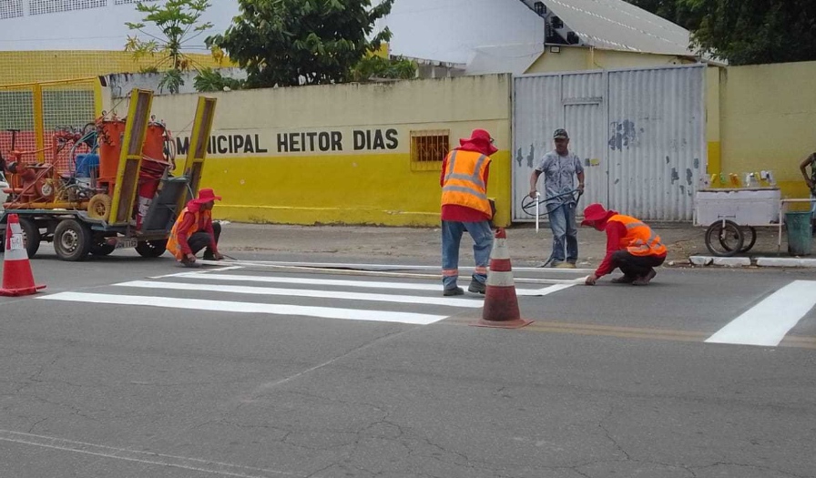 Volta às aulas: Sutram reforça sinalização de trânsito em frente às escolas