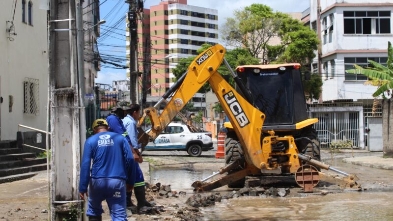 Rompimento de adutora da Emasa vai comprometer o fornecimento de água nas zonas leste e sul de Itabuna