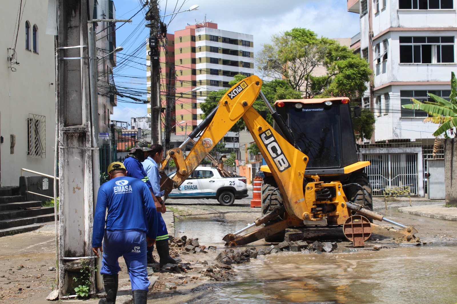 Rompimento de adutora da Emasa vai comprometer o fornecimento de água nas zonas leste e sul de Itabuna