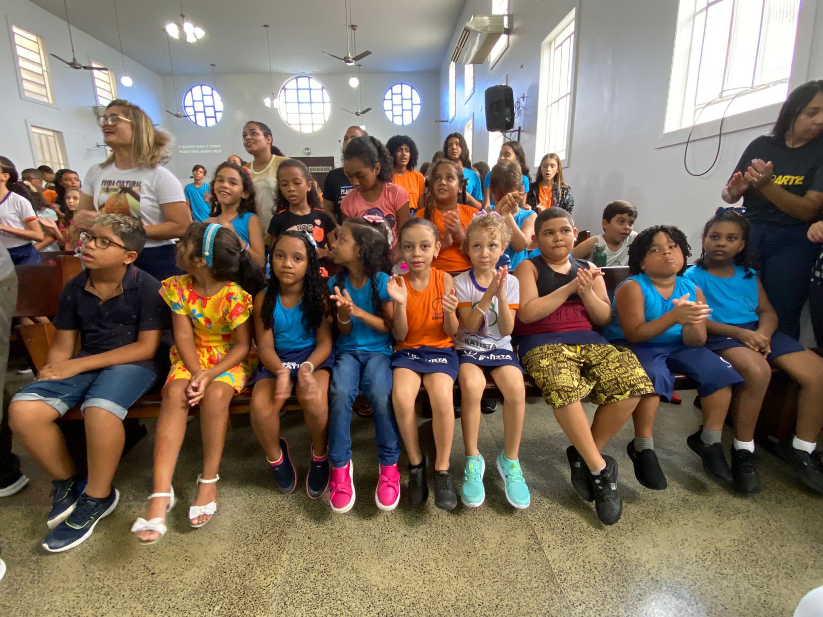 CBI abre ano letivo com recepção aos alunos e aula inaugural motivacional