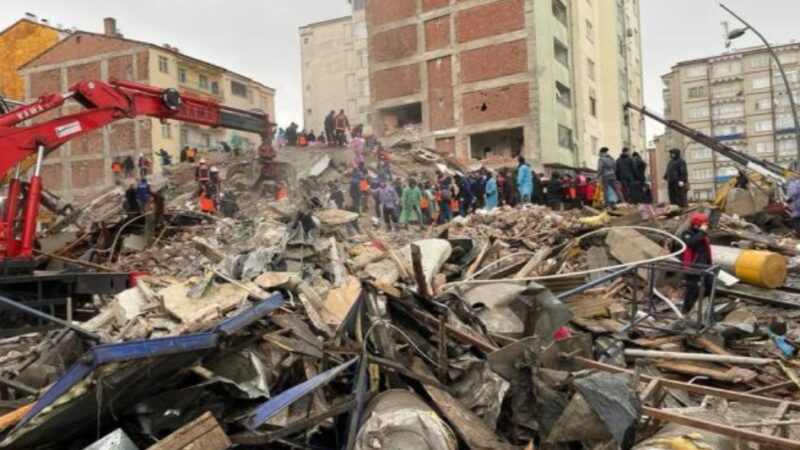 Número de pessoas mortas no terremoto na Turquia e na Síria passa de 5 mil