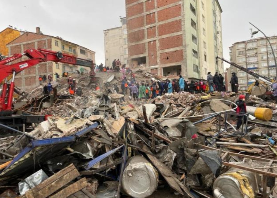 Número de pessoas mortas no terremoto na Turquia e na Síria passa de 5 mil