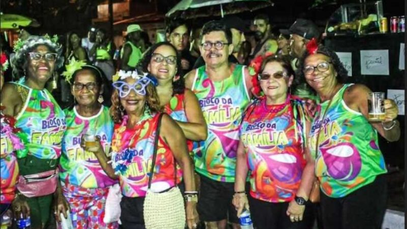 Carnaval de Ilhéus: Bloco 20 Comer e Os Caretas puxam folia e mantêm tradição na Avenida