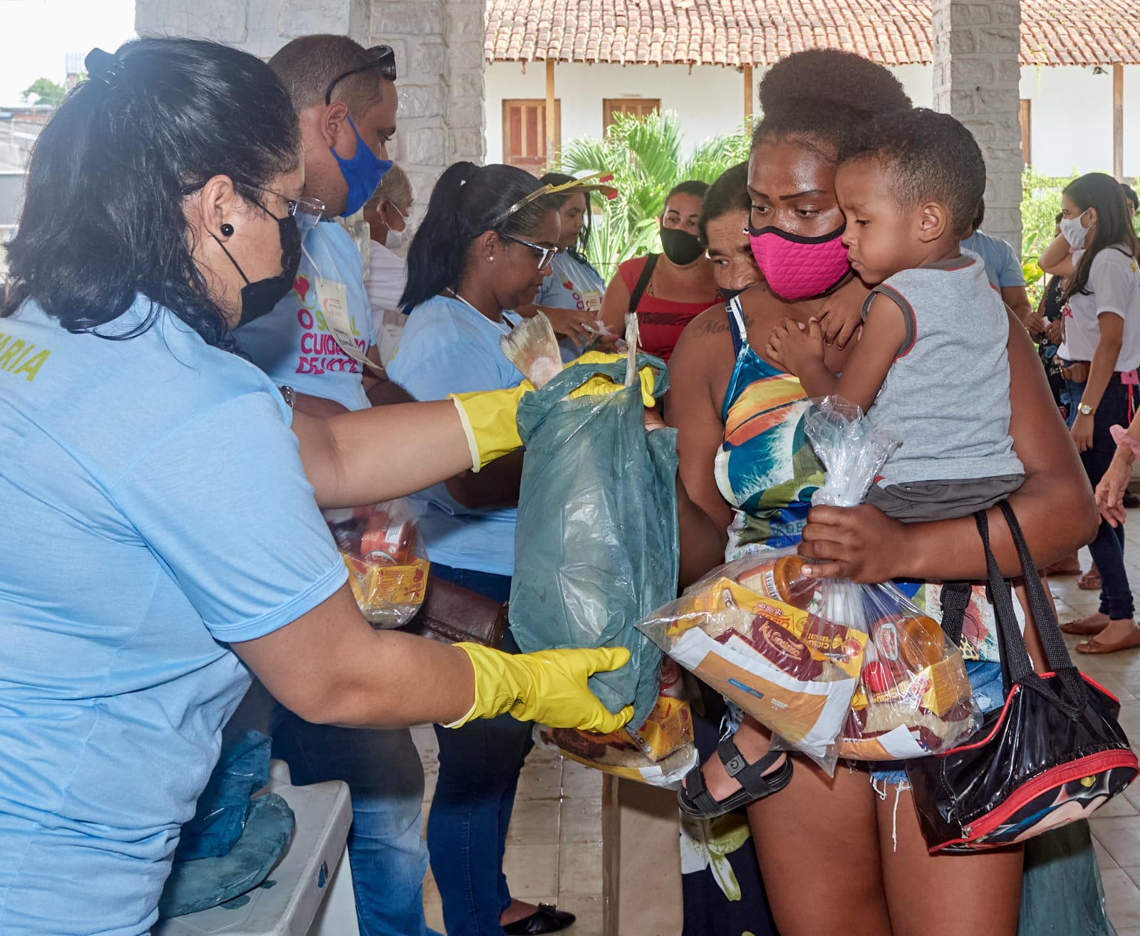 Prefeitura entrega vouchers para distribuição do Kit Semana Santa a famílias em vulnerabilidade social em Itabuna