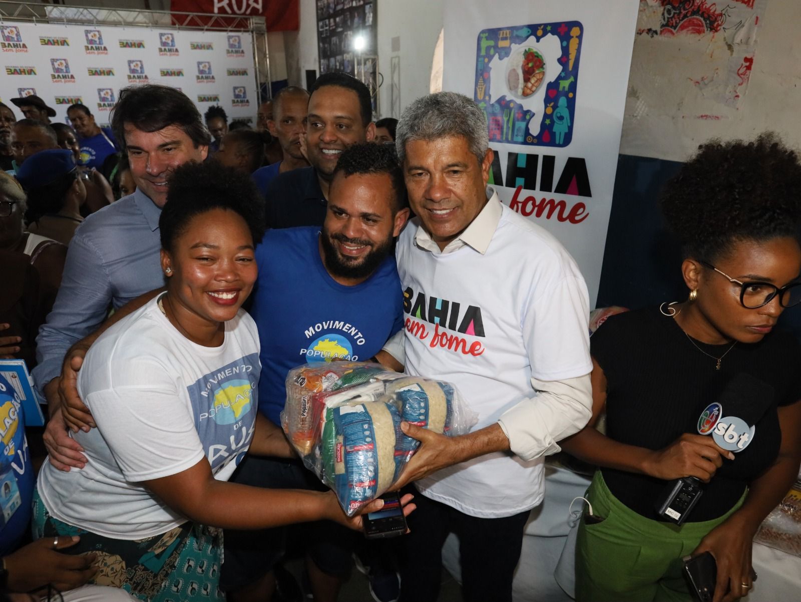 Bahia Sem Fome: governador participa da primeira entrega de alimentos em Salvador; ação foi realizada simultaneamente em outros cinco locais