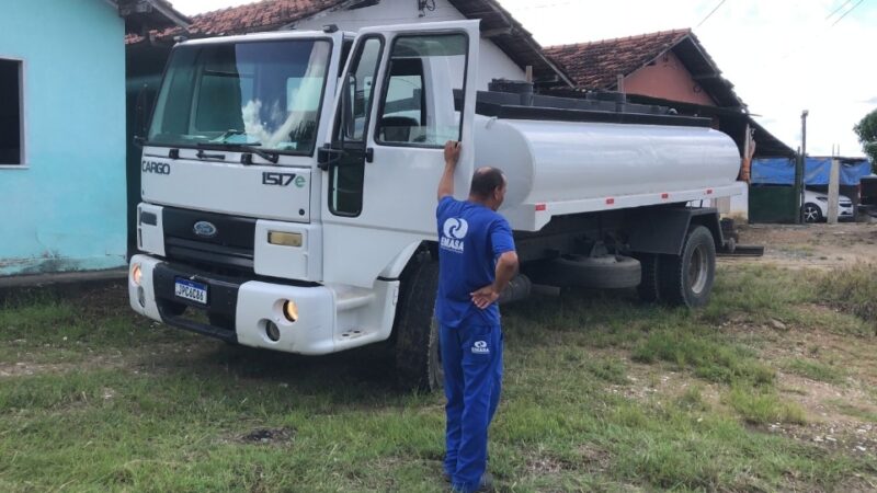 Carros-pipa da Emasa reforçam a distribuição de água enquanto a ETA passa por manutenção