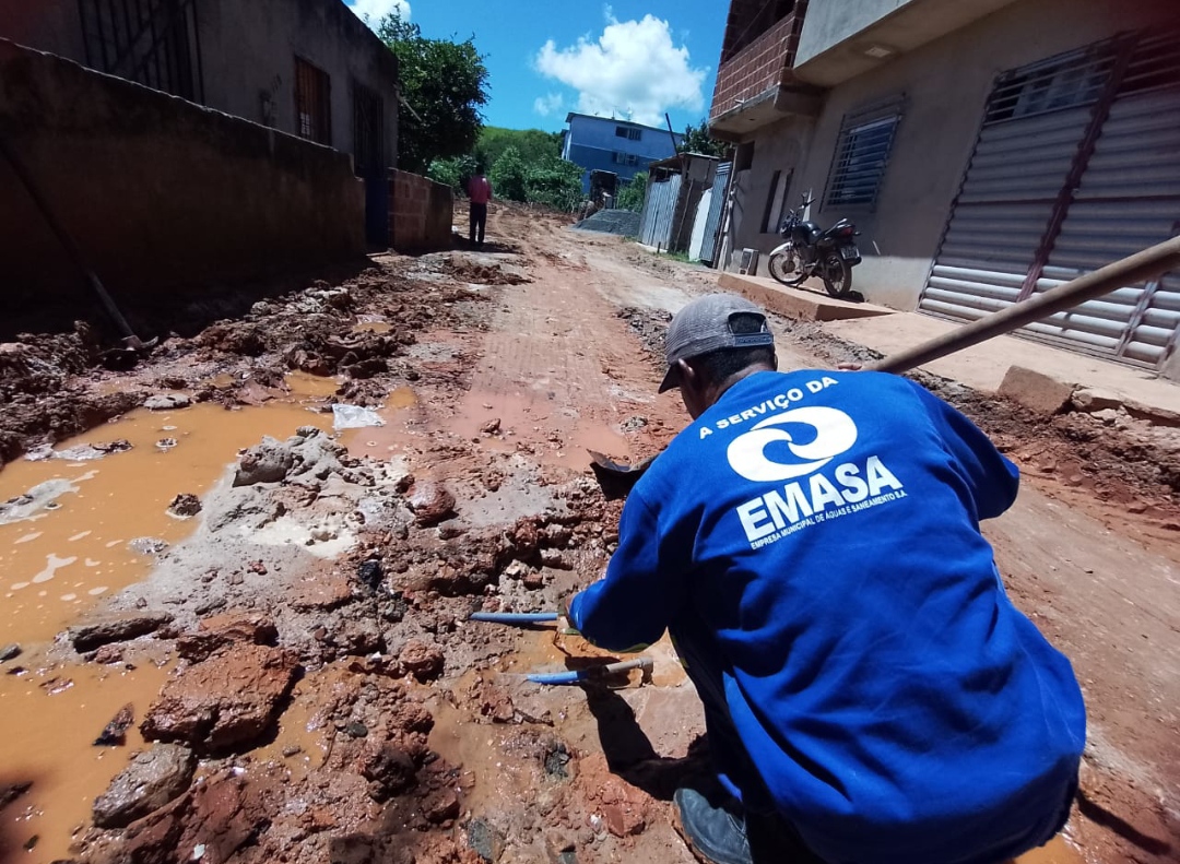 EMASA padroniza ramais da 2ª Travessa da Rua Floresta e Prefeitura inicia a pavimentação asfáltica