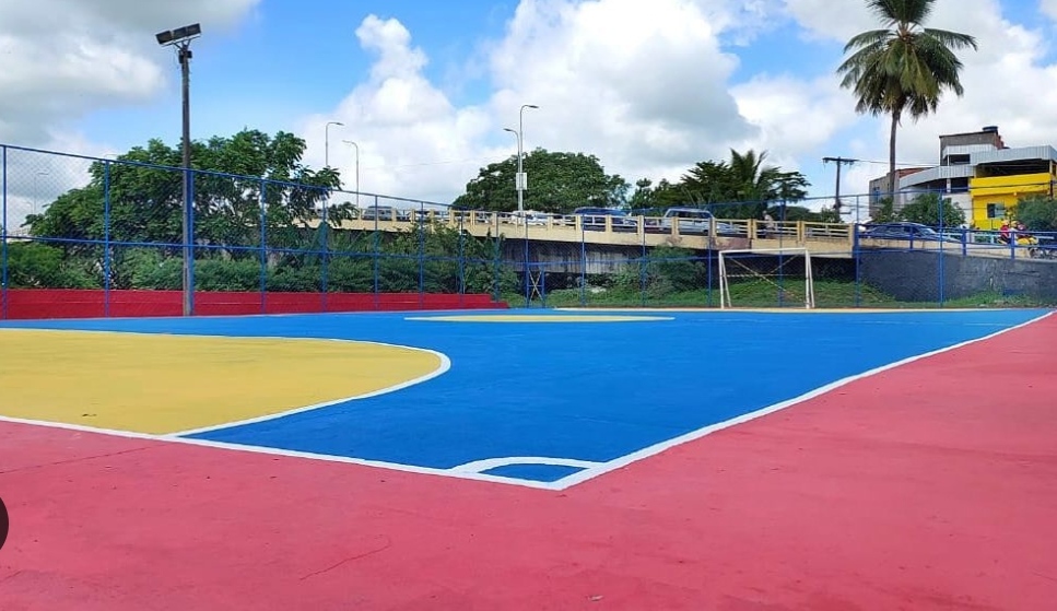 Prefeitura faz a manutenção de quadras poliesportivas do centro e bairros de Itabuna