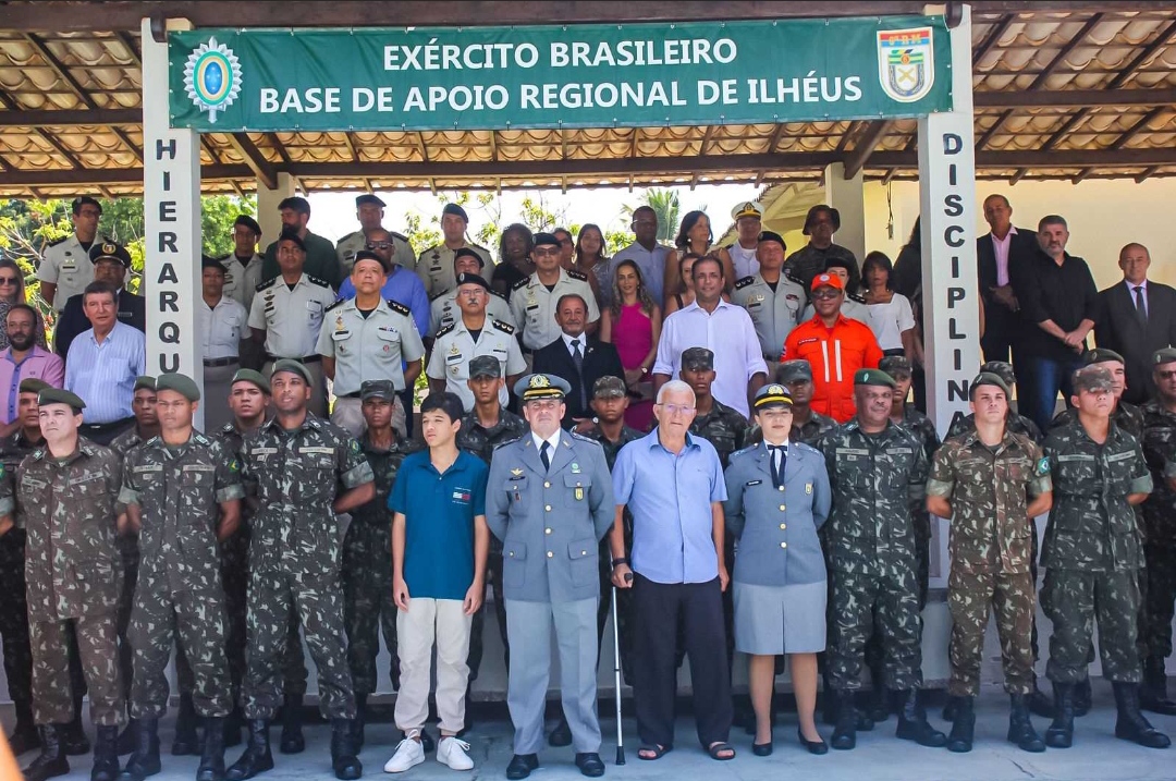 Prefeito Mário Alexandre participa de solenidade em comemoração ao Dia do Exército