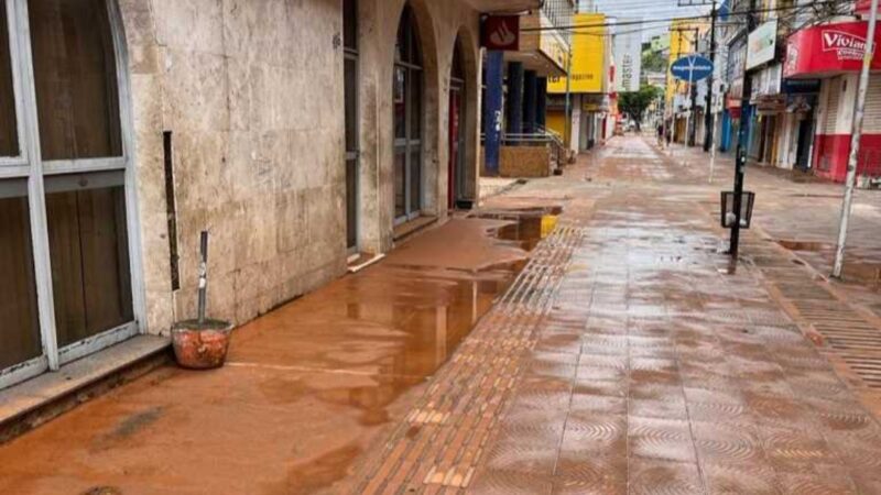 Prefeitura de Ilhéus orienta comerciantes sobre relatório de danos causados pelas chuvas