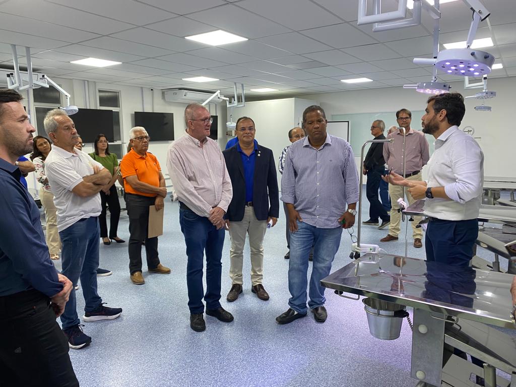 ASSOCIADOS DO ROTARY CLUB DE ITABUNA CONHECERAM CAMPUS DE MEDICINA DA UNEX