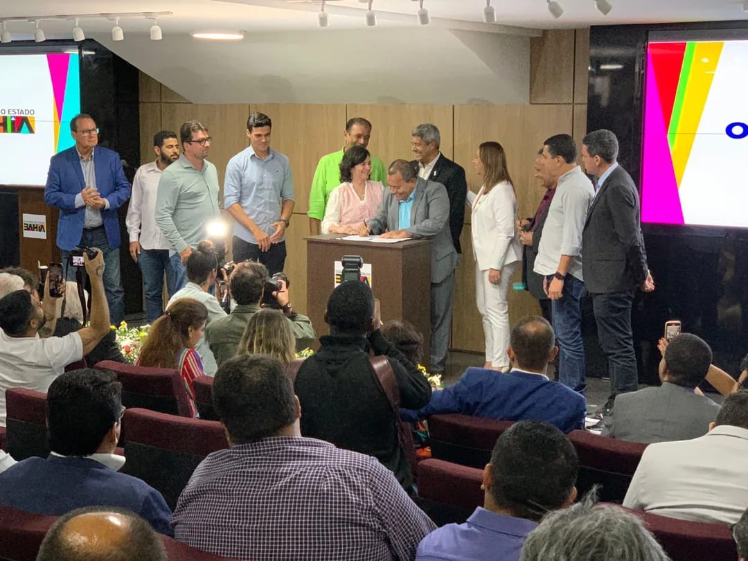 Prefeito de Itacaré, Antônio de Anízio, participa de encontro com ministra da saúde em Salvador