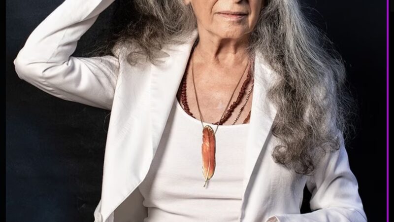 Maria Bethânia toma posse na Academia de Letras da Bahia