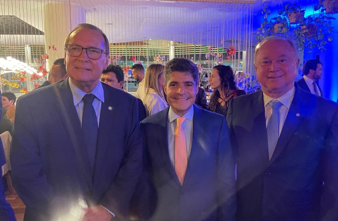 PREFEITO MOACYR LEITE JÚNIOR PRESTIGIA POSSE DE ACM NETO NA FUNDAÇÃO ÍNDIGO