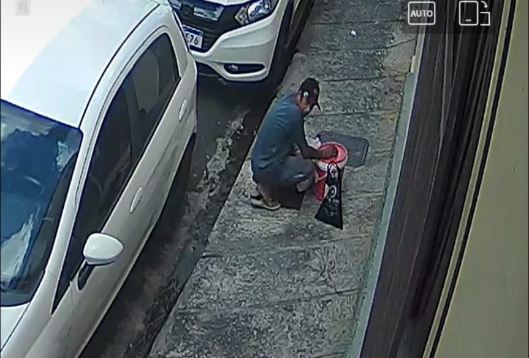 Câmaras de segurança flagram furto de hidrômetro no Bairro Pontalzinho