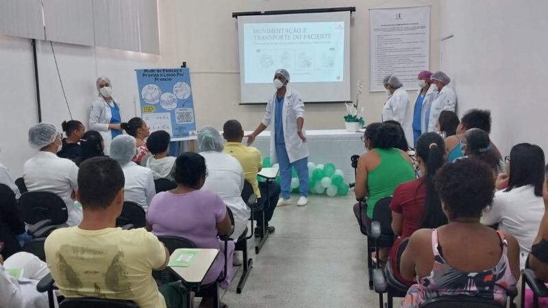 Estudantes de enfermagem da Anhanguera realizam oficina no Hospital de Base