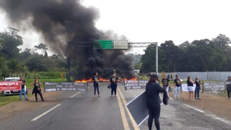BUERAREMA: PROFESSORES DO MUNICÍPIO BLOQUEIAM BR-101 E COBRAM REAJUSTE SALARIAL
