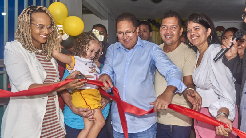 Escola-Creche Otaciana Pinto entregue em festa pelo prefeito Augusto Castro