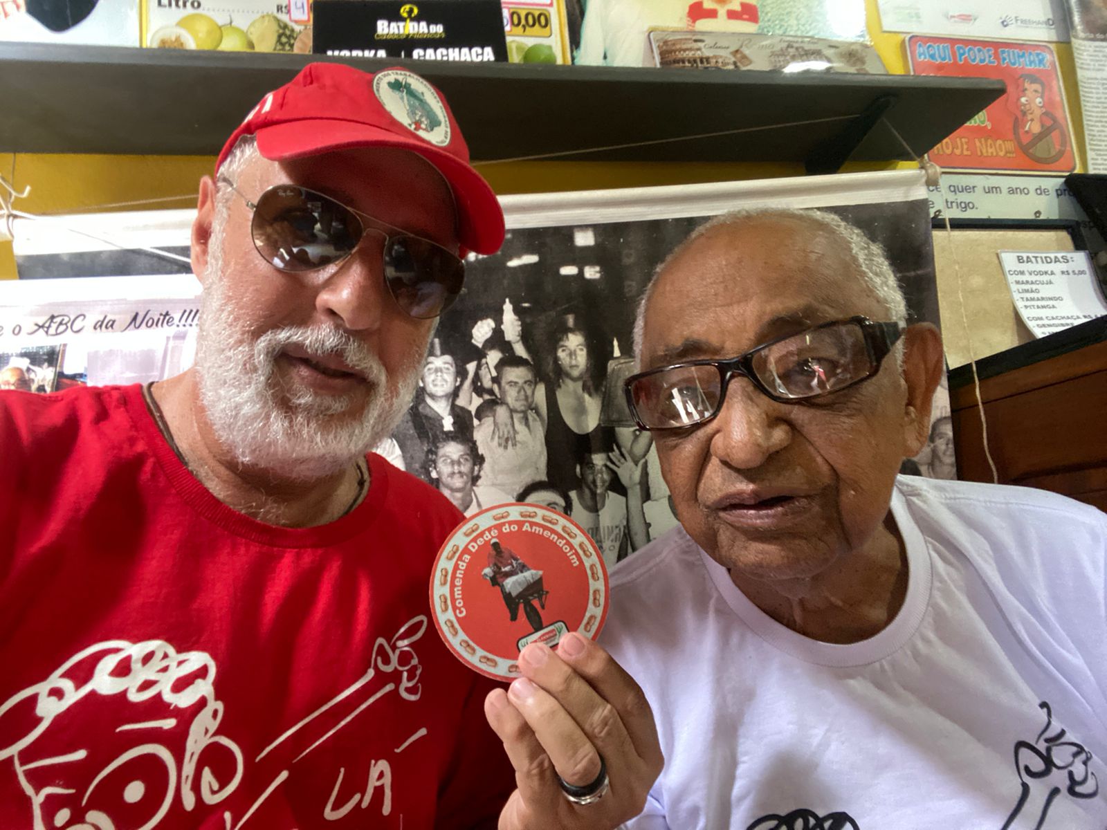 Alambique dá posse a 1.776 imortais e 576 comendadores