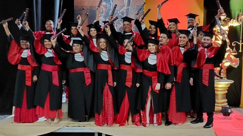Faculdade de Ilhéus gradua nova  turma de bacharéis em Direito
