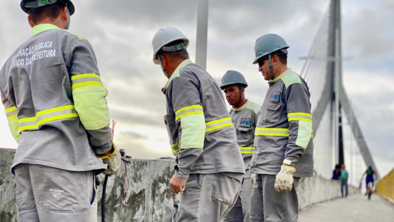 Ponte Jorge Amado recebe manutenção na rede elétrica