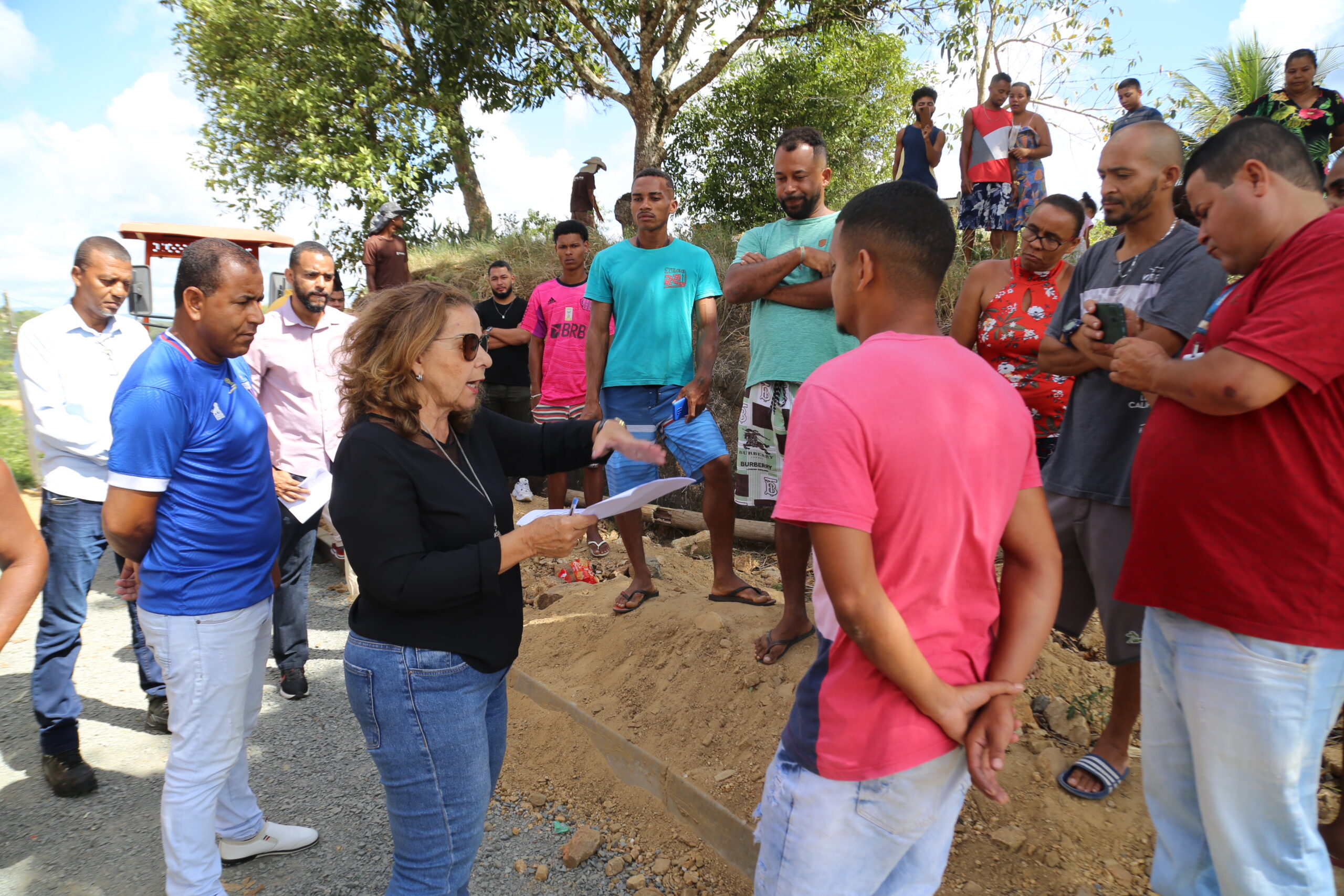 Secretária de Infraestrutura e Urbanismo dialoga com a comunidade do Santa Inês sobre projetos para o bairro