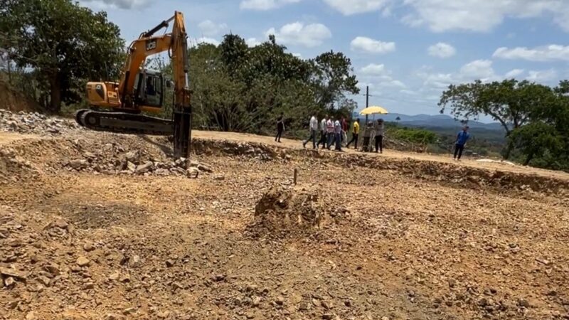 EMASA executa serviços de terraplenagem nas áreas dos tanques do Projeto Mais Água para a Cidade