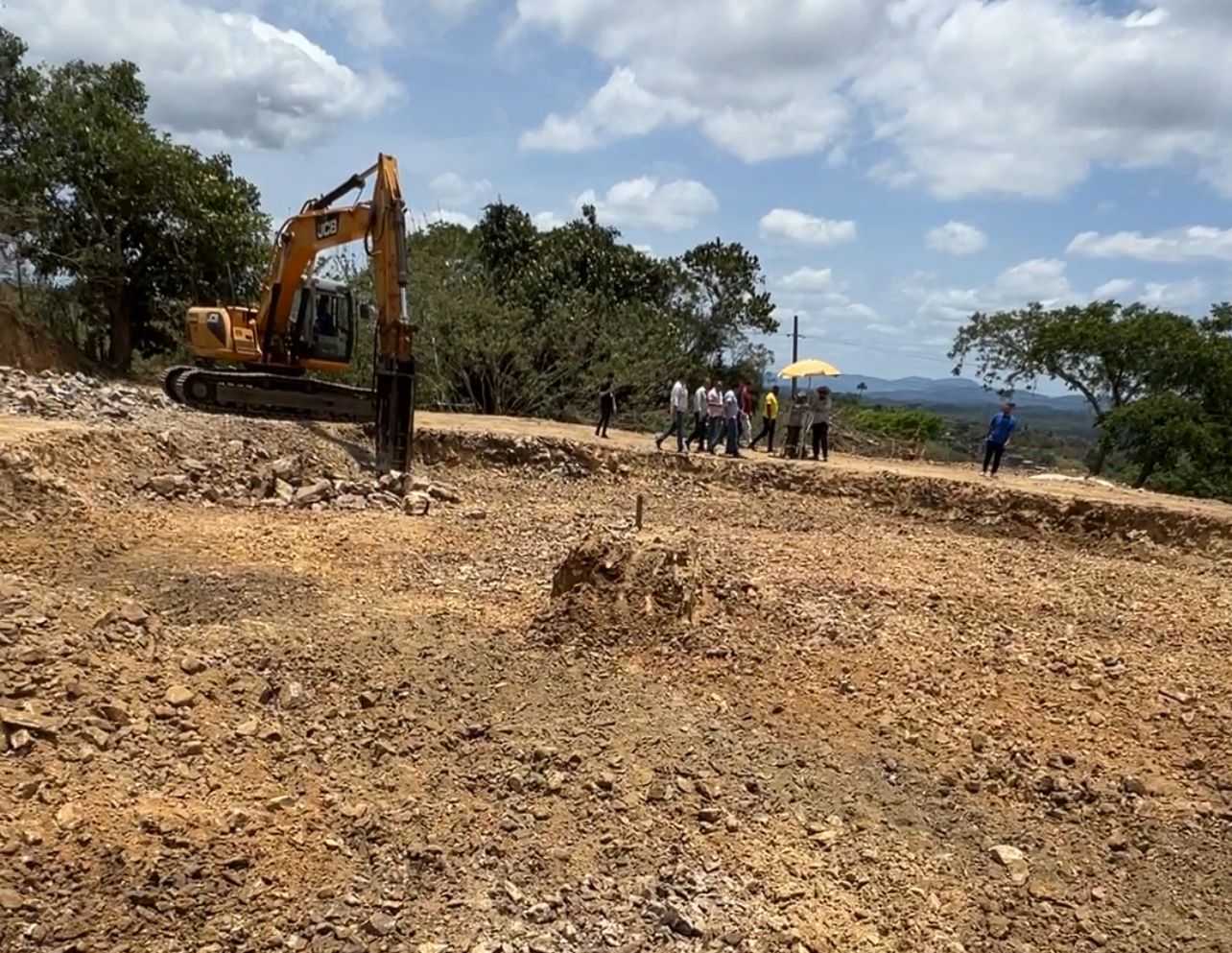 EMASA executa serviços de terraplenagem nas áreas dos tanques do Projeto Mais Água para a Cidade