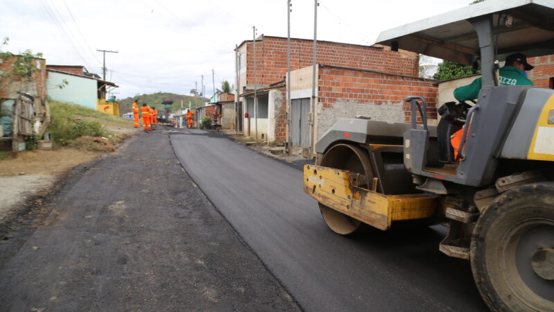 Prefeitura avança na pavimentação de ruas e avenidas em bairros da zona oeste de Itabuna