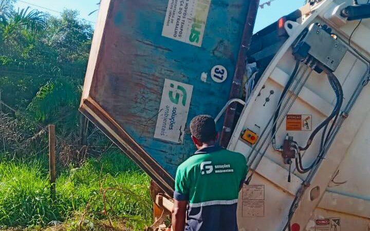Moradores de Ilhéus devem ficar atentos aos horários da coleta de lixo nos bairros, informa Secsurb