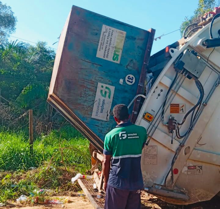 Moradores de Ilhéus devem ficar atentos aos horários da coleta de lixo nos bairros, informa Secsurb