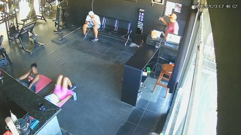 IBIRAPITANGA: Homem invade acadêmia armado com facão