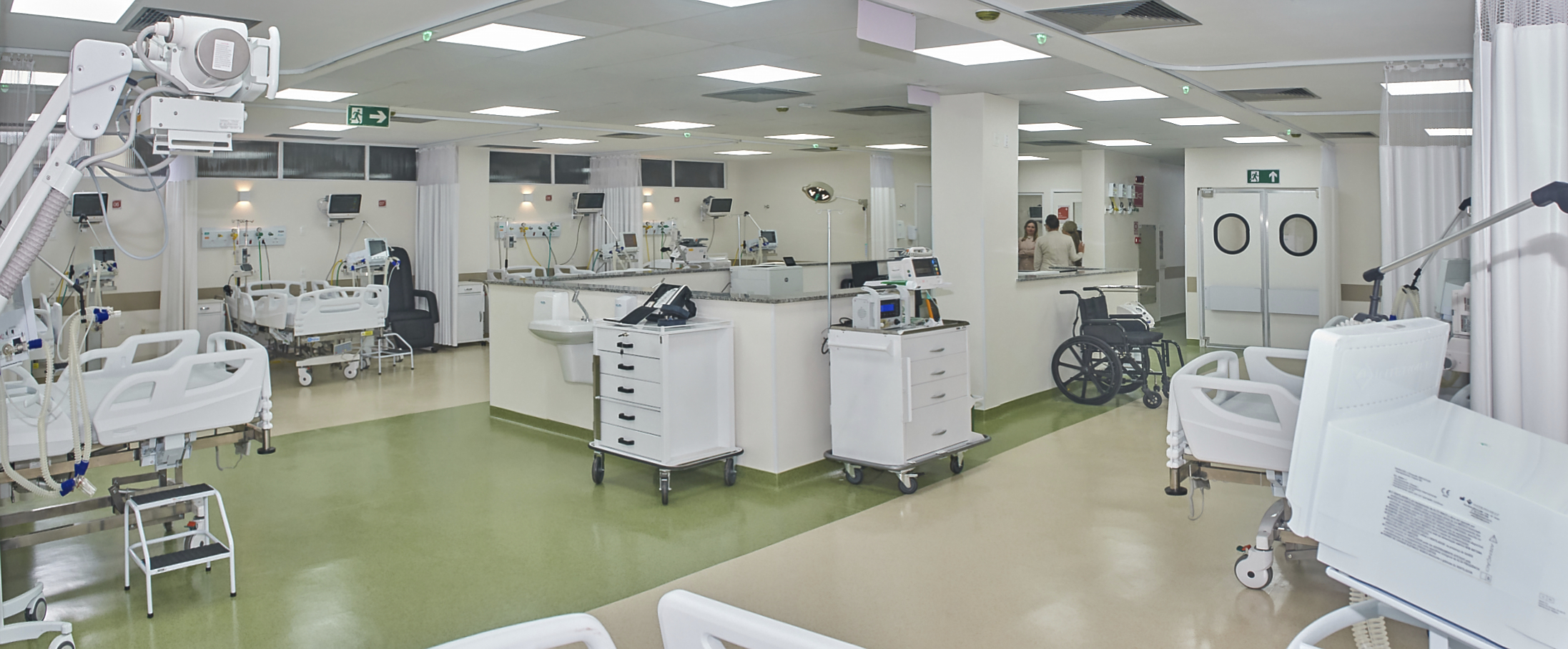 Prefeito Augusto Castro e a secretária estadual de Saúde, Roberta Santana entregam a 1ª etapa do novo Hospital de Base