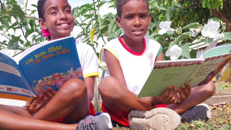 Alunos da Rede Municipal lançam livro através do projeto Nas Ondas da Leitura