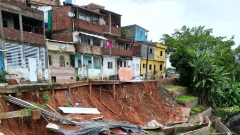 Defesa Civil mantém alerta de chuvas e orienta moradores a deixarem casas em áreas de risco