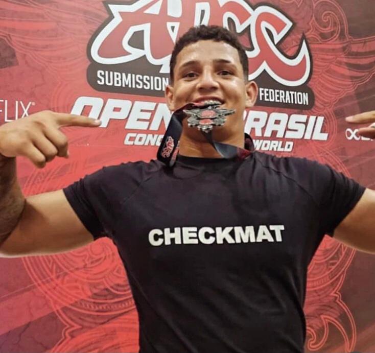 Faz o PIX: atleta ilheense de jiu-jítsu pede doações para disputar Campeonato em Belo Horizonte