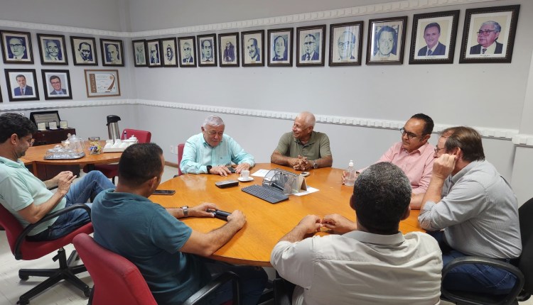 EX-PREFEITO DE ITABUNA JOSÉ NILTON AZEVEDO VISITA PROVEDORIA DA SANTA CASA