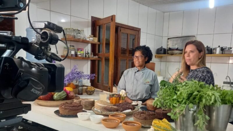 Chef Cris Rosa e alunos da Oficina de Gastronomia no Globo Repórter