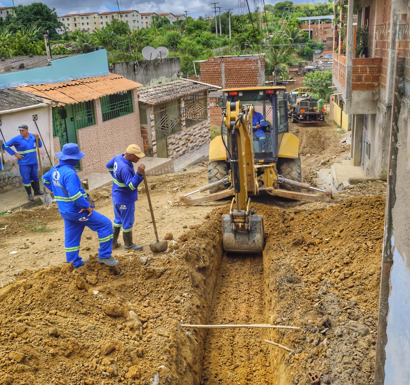 EMASA revisa redes de esgotamento sanitário no Califórnia em ruas urbanizadas pelo PAI