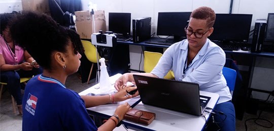 SAC itinerante leva atendimento do TRE-BA a escolas de Ilhéus e Vitória da Conquista