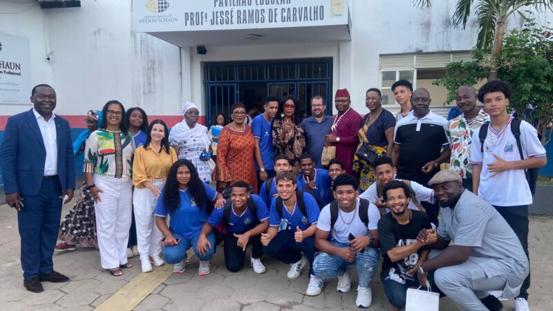 Comitiva da República de Camarões visita fábrica-escola do CEEP do Chocolate em Ilhéus